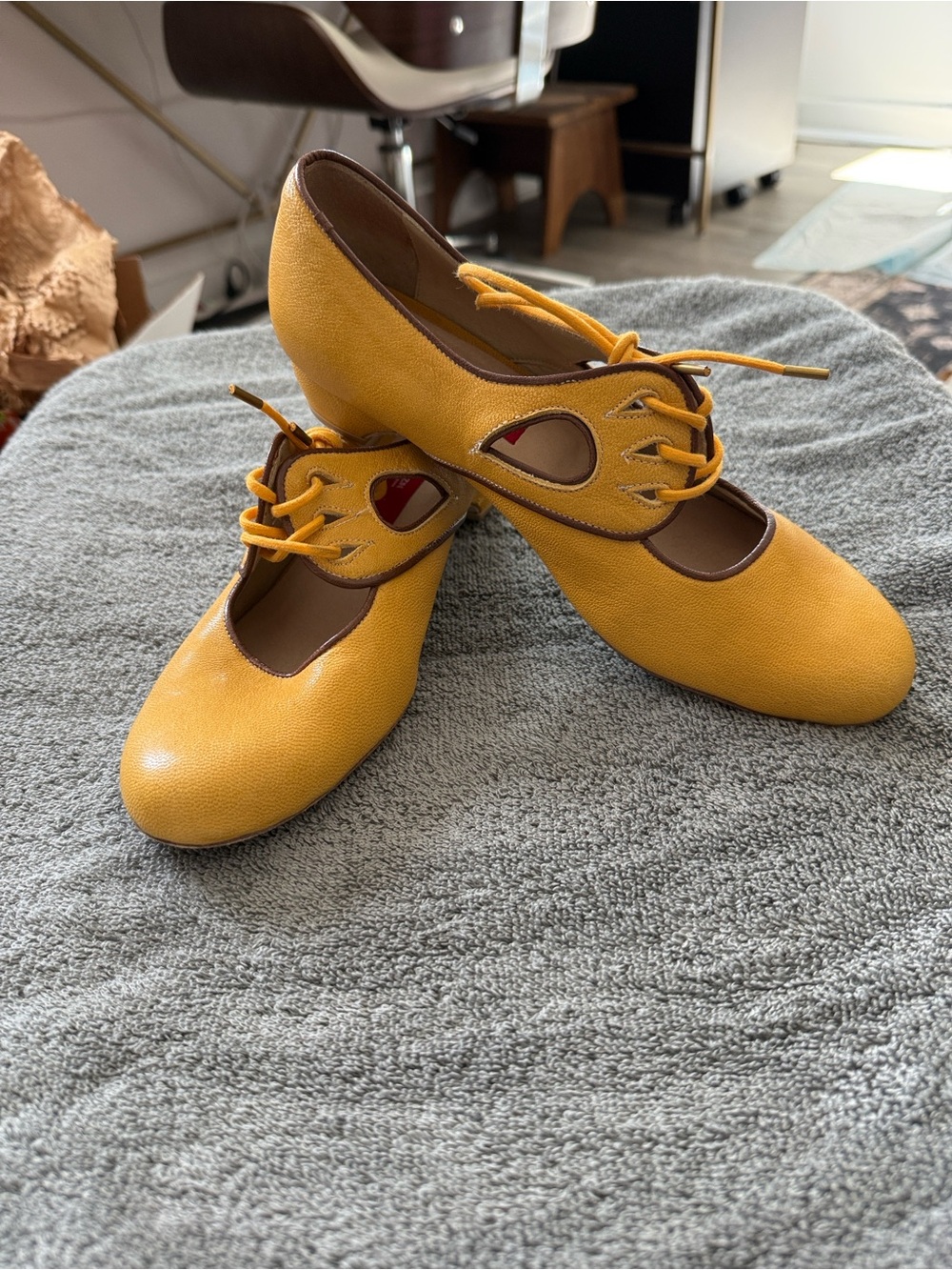 Women's Yellow Lace-Up Round-Toe Heels